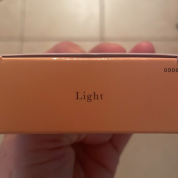 Laura Gellar Baked Balance-n-Brighten Color Correcting Foundation-Light (New) - Picture 3 of 3